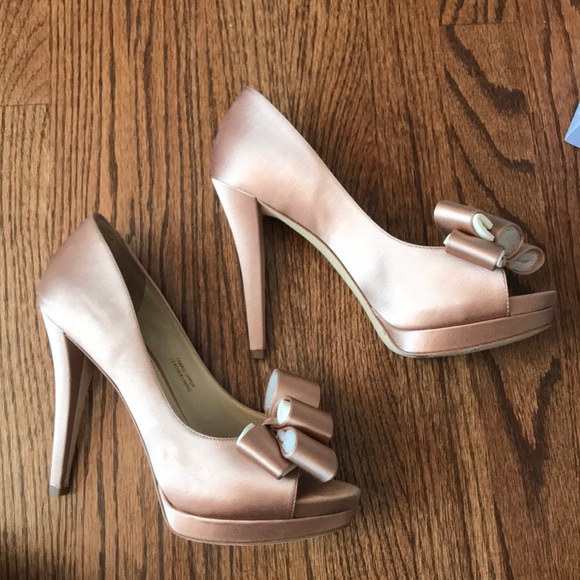 Vera Wang Lavender Heels - Picture 3 of 14